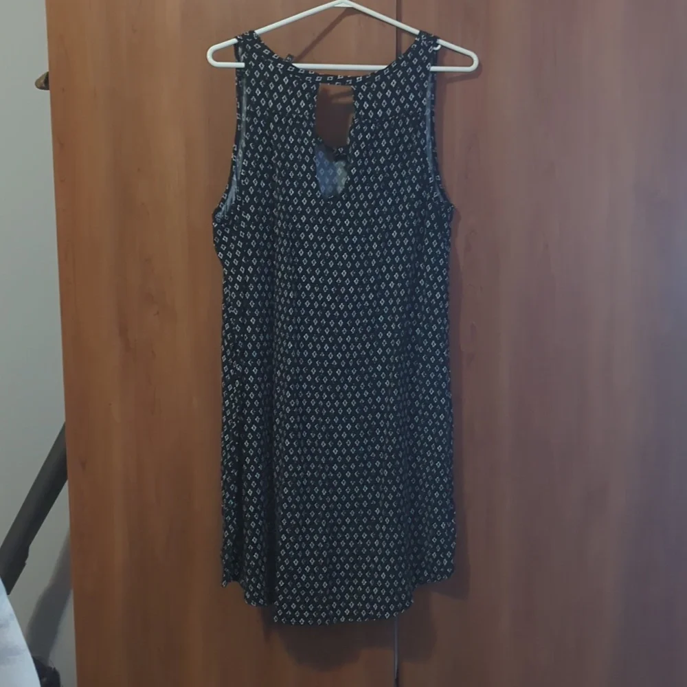 Dress - Picture 2 of 4